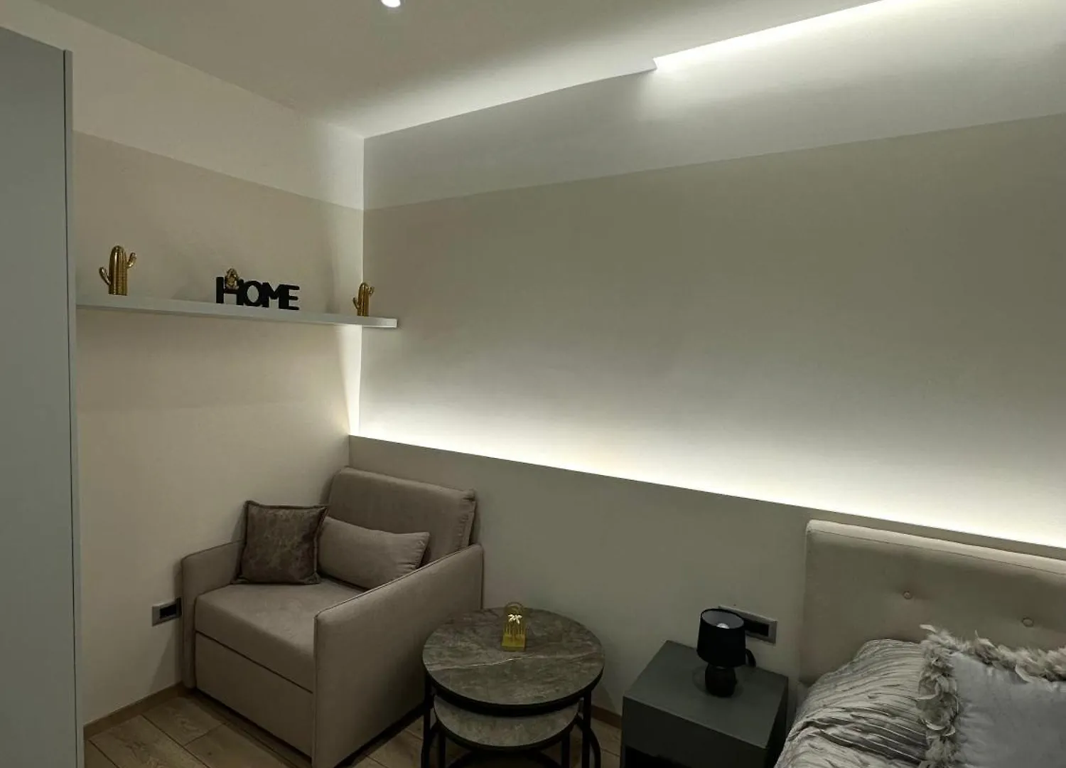 Corplex Rooms Tirana 0*,  Albania