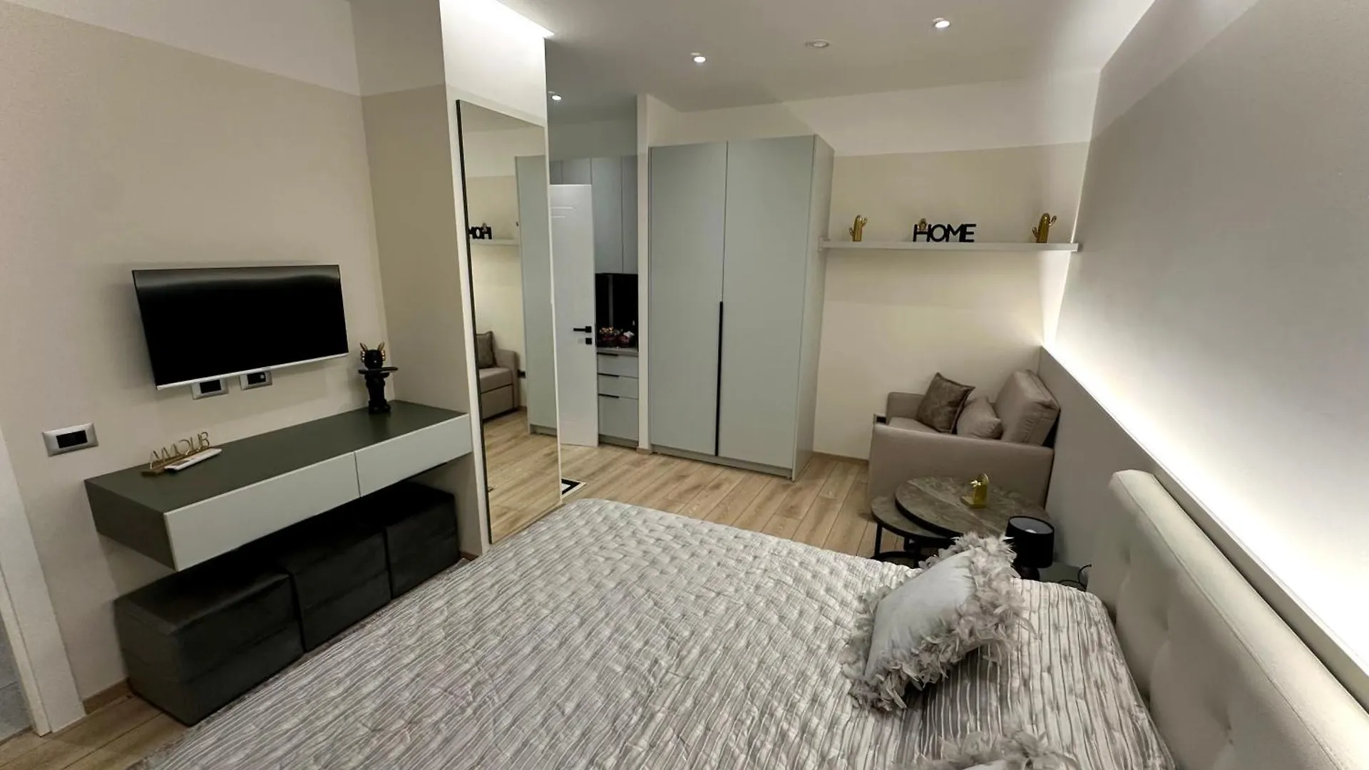 Corplex Rooms Tirana 0*,  Albania